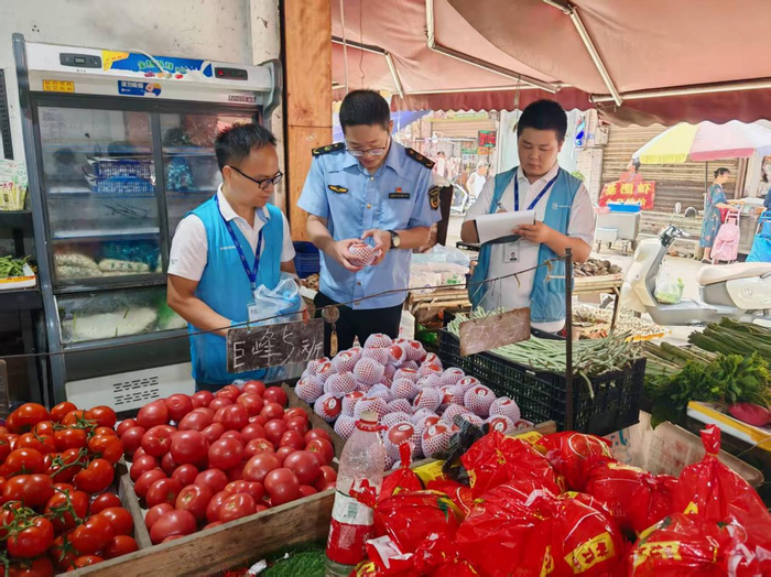 筑牢“放心吃”安全防線 成都召開農(nóng)產(chǎn)品批發(fā)市場監(jiān)管現(xiàn)場會(huì)聚焦食用農(nóng)產(chǎn)品質(zhì)量安全